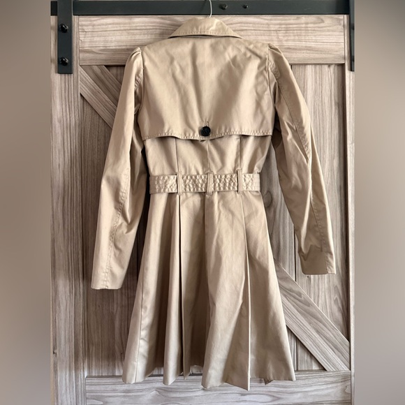 H&M Beige Women's Trench Coat - Picture 2 of 4